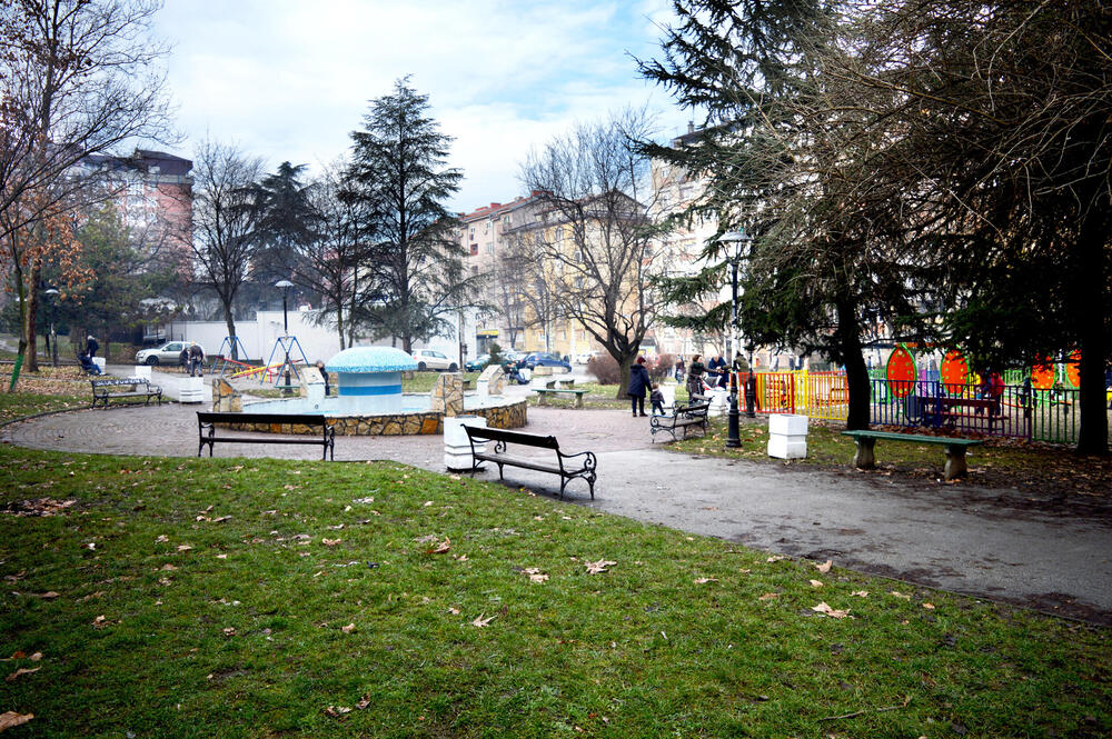 DRAMA U DEČIJEM PARKU U ŽELEZNIKU! Decu slikao i snimao nepo