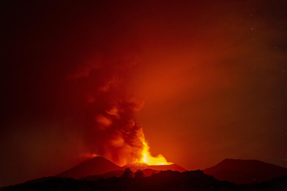 Eruptirala Etna, vulkanski oblak dostigao visinu od 7 kilometara