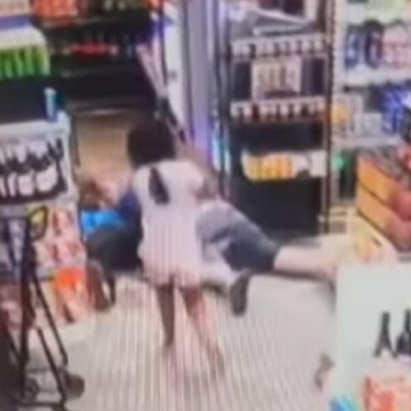 Lopov sa pištoljem opljačkao prodavnicu, a onda je prišla genijalna devojčica: Naučila ga je pameti za 2 sekunde