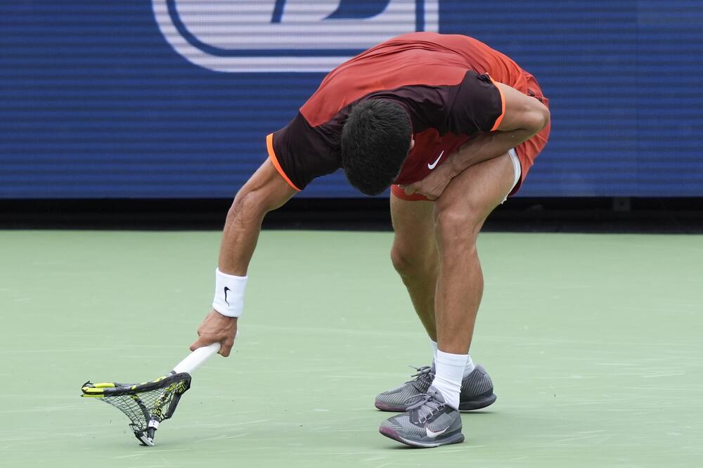 "ZA TO SI TI KRIV, A JA ĆU MORATI DA PLATIM": Alkaraz urlao na sudiju, besan kao ris, nije znao gde udara! (VIDEO)