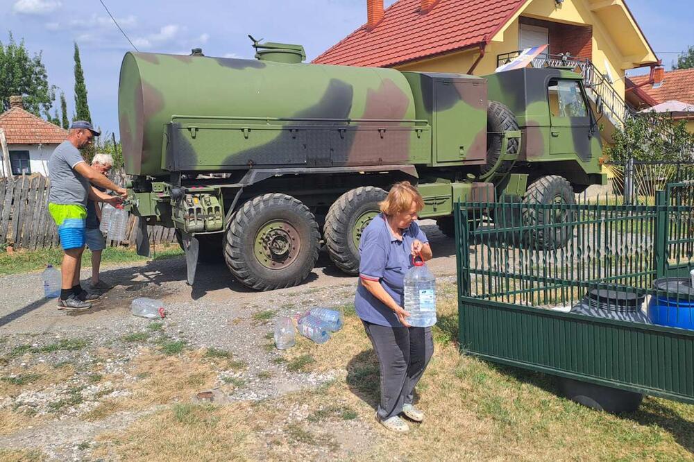 Vojska Srbije pomaže u snabdevanju vodom: U okolini Pirota i Topole vlada suša, ugrožene i životinje!