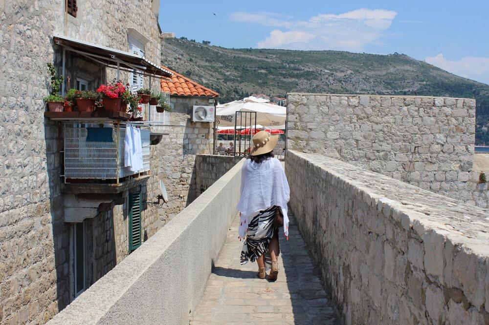 Žena ušla u prodavnicu u Dubrovniku pa se šokirala! Ceo region se digao na noge, da li je realno da košta ovoliko?!