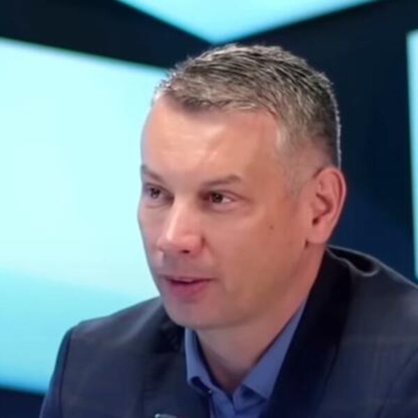 Napadnut auto Nenada Nešića: Incident u Sarajevu, nepoznat čovek presreo ministra