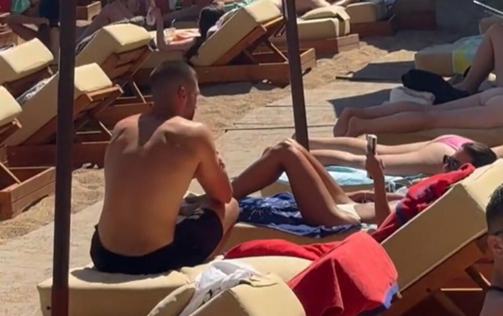 SRBIN NENAD DOŠAO NA MORE U ALBANIJU, PA ZBOG SUSRETA SA ALBANCEM OSTAO U ŠOKU: Nije verovao da će mu pred svima...