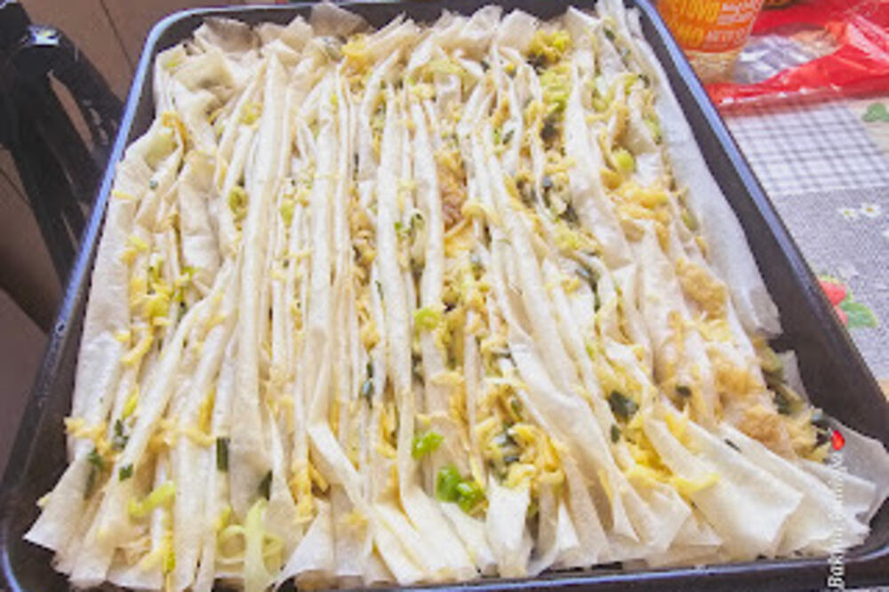 Bakina pita sa jogurtom i pavlakom: Mekana i sočna, svako bi poželeo da je pojede