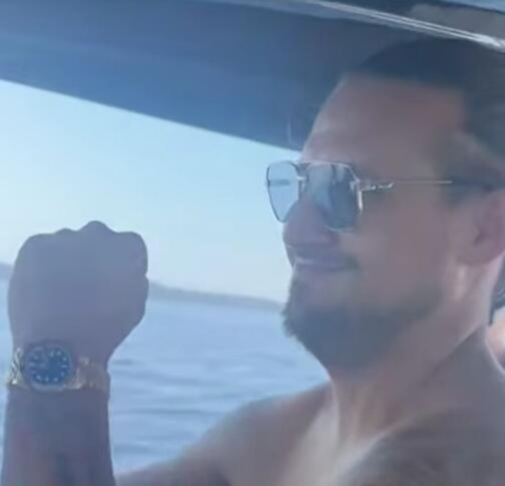 Aleksandar Prijović tokom vožnje broda