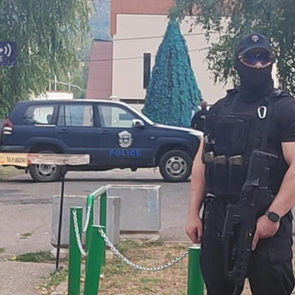 Policija upala u zgrade Privremenih organa u četiri opštine na severu KiM