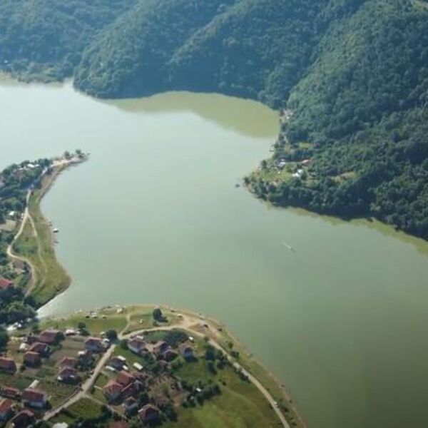 VERUJE SE DA SVAKE GODINE UZME PO JEDAN ŽIVOT, pod vodom se i danas... Misterija JEZERA SMRTI na jugu Srbije LEDI