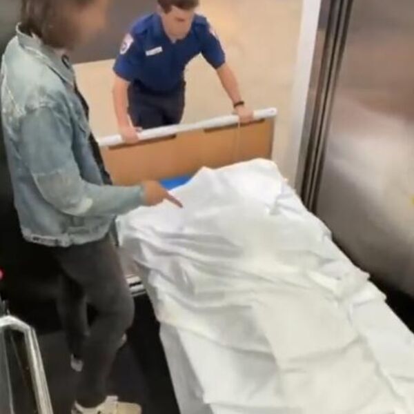 Ostao sam sa pokojnikom u liftu, pa usledila scena koja će ga proganjati do smrti: Noge će vam se odseći na snimak