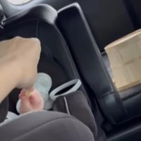 Ova beba je nasmejala 11 miliona ljudi: Čim je čula da mama otvara grickalice uradila ovo i odmah je krenuo smeh