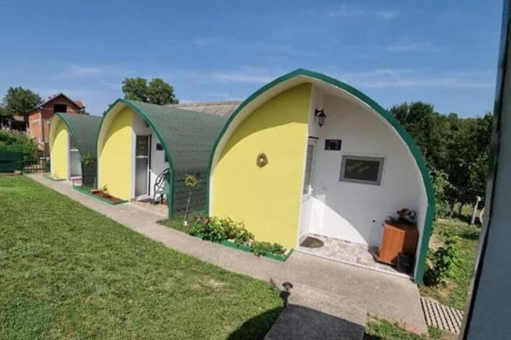 Prodaju vikend naselje sa razrađenim biznisom sa 5 top opremljenih bungalova! Spustili cenu za 16.000 evra (FOTO)