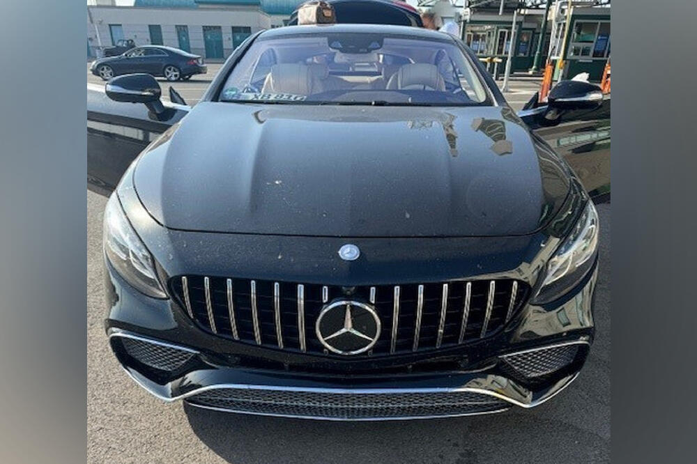 Vozač mercedesa rekao da nema šta da prijavi, pa usledio šok: Carinici tokom provere imali šta da vide (FOTO)