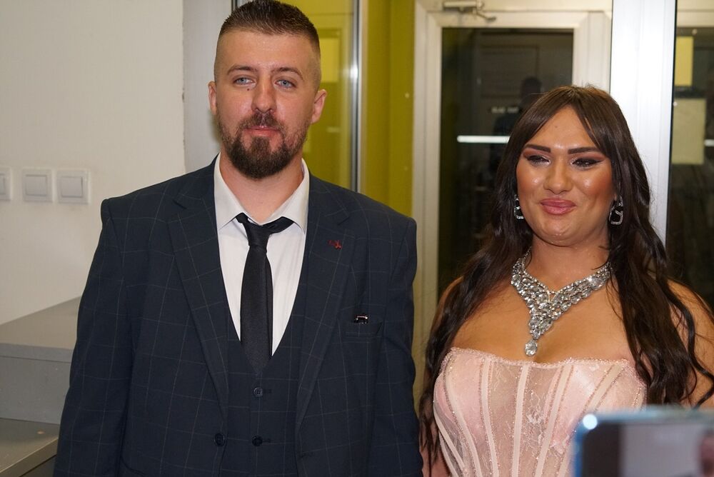 "Mama nije baš najbolje, ne želi da napusti Srbiju..." Cure informacije o zdravstvenom stanju majke Ane Nikolić