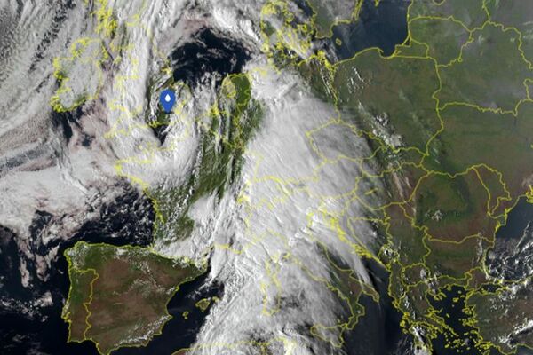 Pogledajte kako se oluja kreće ka Srbiji, snažni oblaci su sve bliži: Evo kada stižu obilni pljuskovi i grmljavina!