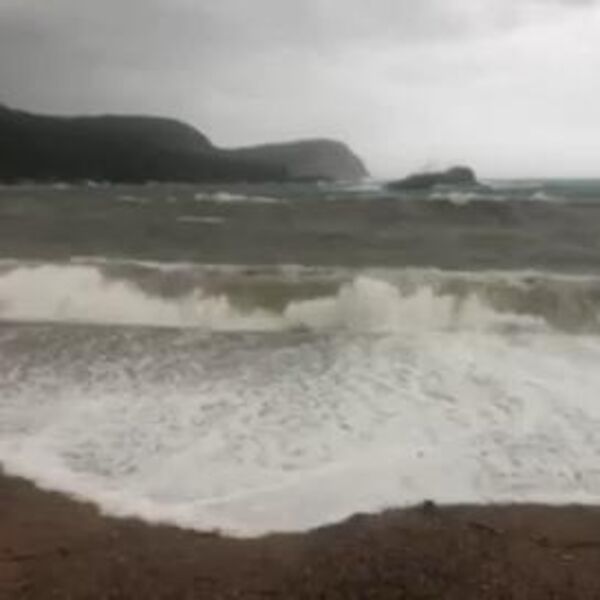 Žena ušla u podivljalo more u Čanju uprkos zabranama! Usledila prava drama