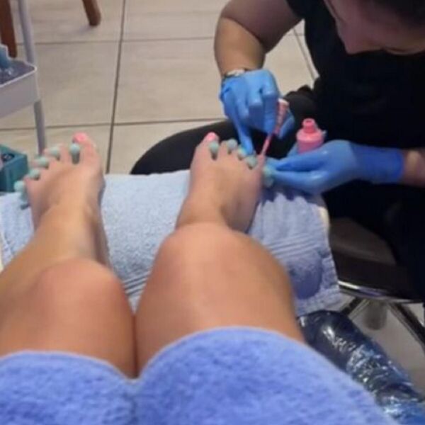 Otišla na pedikir, pa shvatila da je neko sve vreme posmatra: Ovo ju je toliko uplašilo da nije znala gde se nalazi