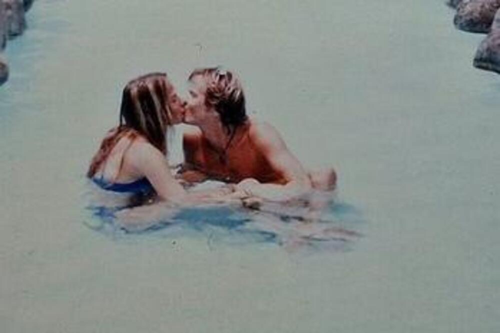 KAKVA MAČKA! Nikad viđena slika žene Žike Todorovića, krije je od javnosti 25 godina, objavljena intimna slika