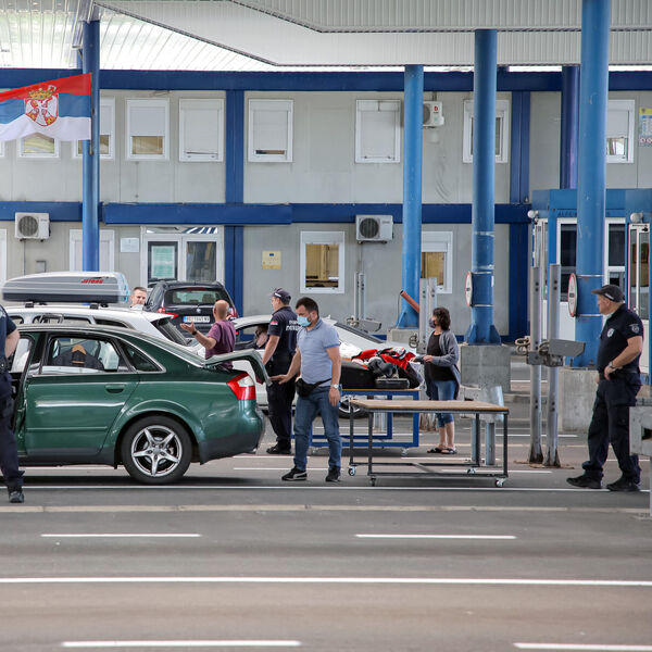 Opšti kolaps na granici sa komšijama: Pao sistem, formirale se dugačke kolone vozila, problem pravi i ova stvar!