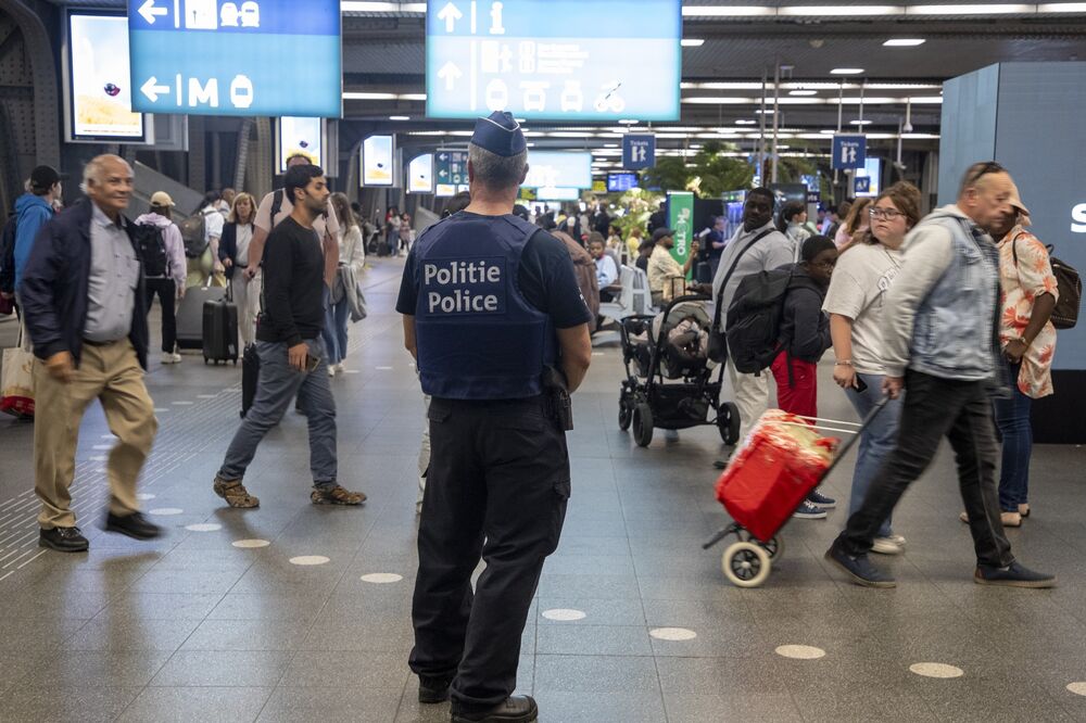 Železnička stanica Midi, Belgijska policija, Brisel, Belgija