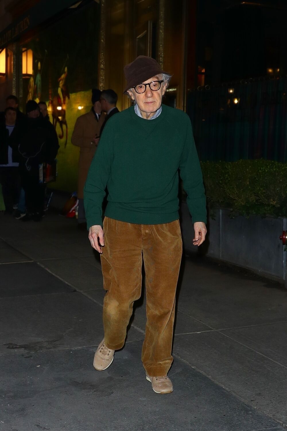 Gledao ju je kako odrasta, pa ju je zaveo