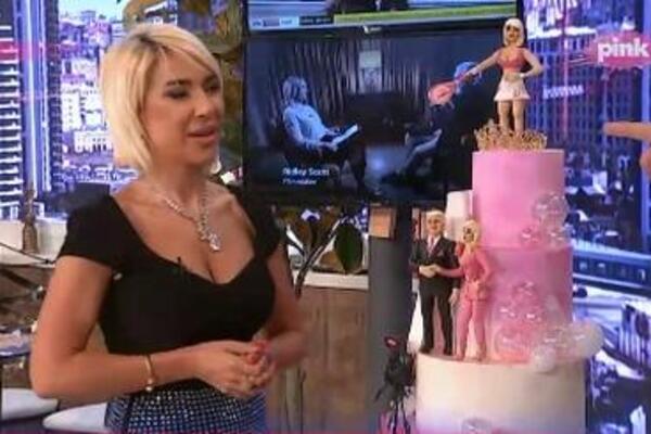 Donald Tramp se pojavio sa Jovanom u Jutarnjem, voditeljka bila van sebe: Dobila poklon, o njenoj reakciji bruje