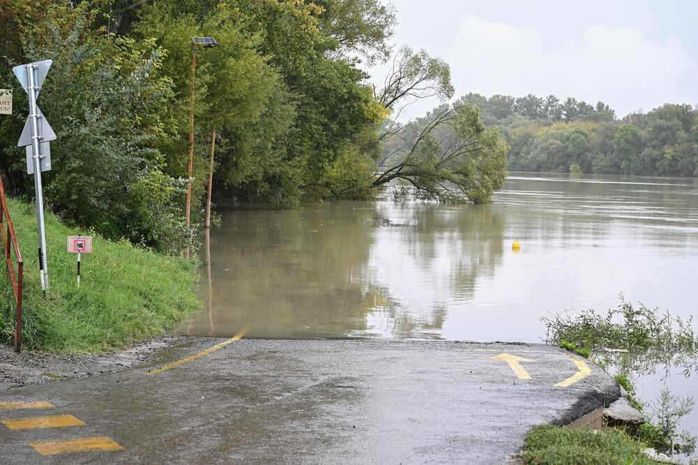 Zbog naglog porasta temperature postoji opasnost od leda u pokretu