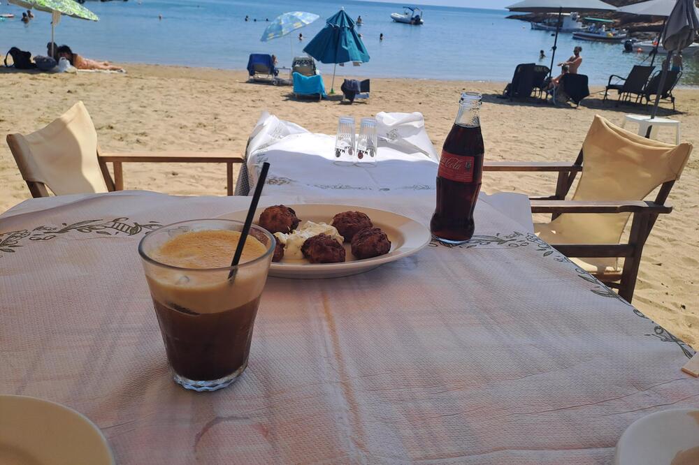 Grci nam naplaćuju i ono što nismo naručili? Ako sednete u restoran obratite pažnju, Srbi na aparatima zbog računa