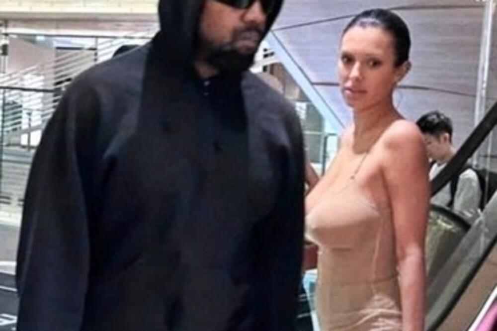 Zašto je krenula golih grudi na decu? Nastao skandal jer je bila bez brusa i gaća, kad se okrenula izazvala potop