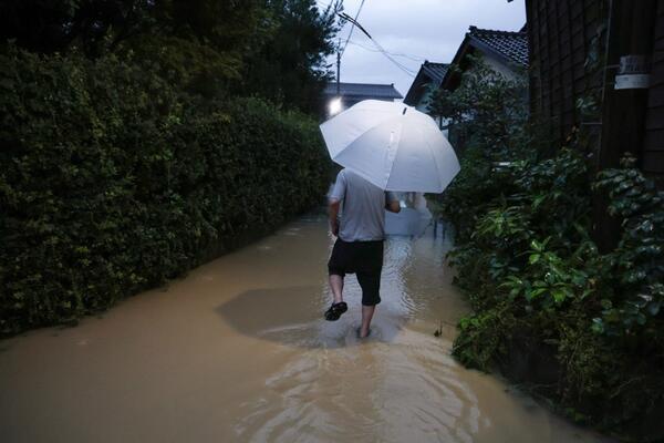 Stravične poplave razorile Krit! Meštani zarovljeni na ostrvu, bujice nose sve pred sobom, ulice potopljene (VIDEO)