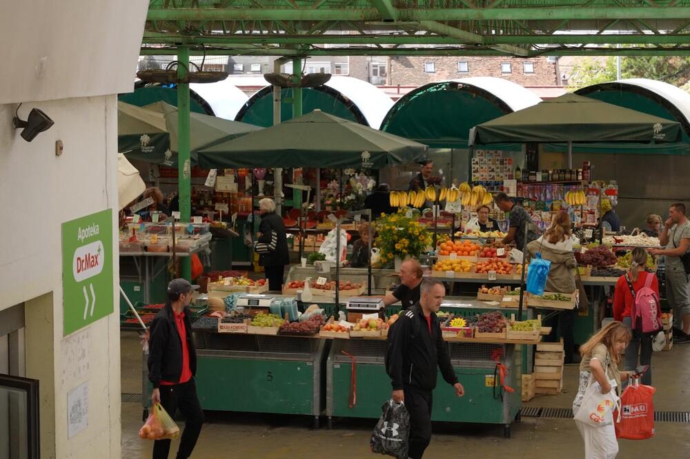 Cene na pijaci Zeleni venac divljaju: Bamija skuplja od mesa, voće košta kao da je od zlata! Glava će vas zaboleti