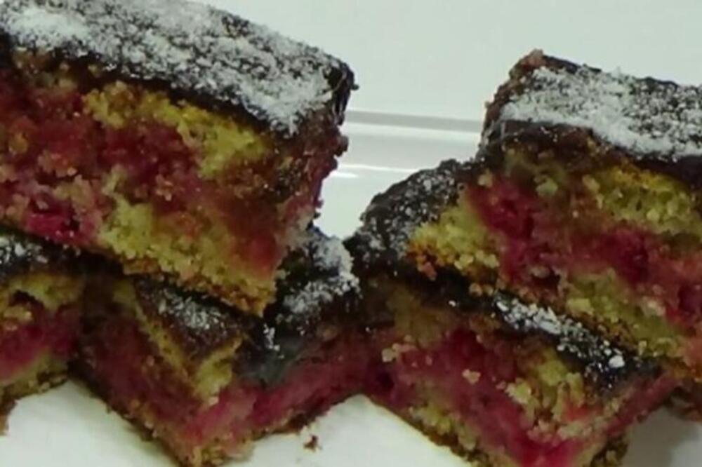 Kolač zvani "4 čaše": Napravite starinski preukusni kolač za tren oka, sve je odmah gotovo! (VIDEO)