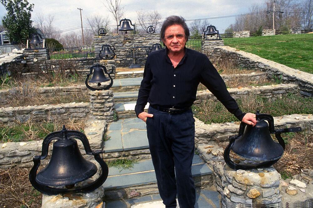 Zbog nje je napustio ženu i 4 ćerke, a onda je umro: Ona je verovala da će goreti u paklu zbog zabranjene ljubavi!