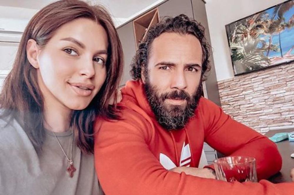 Zavirite u dvorište Seke Aleksić i uverite se kakva je domaćica: Ovako pevačica priprema zimnicu, alal joj vera