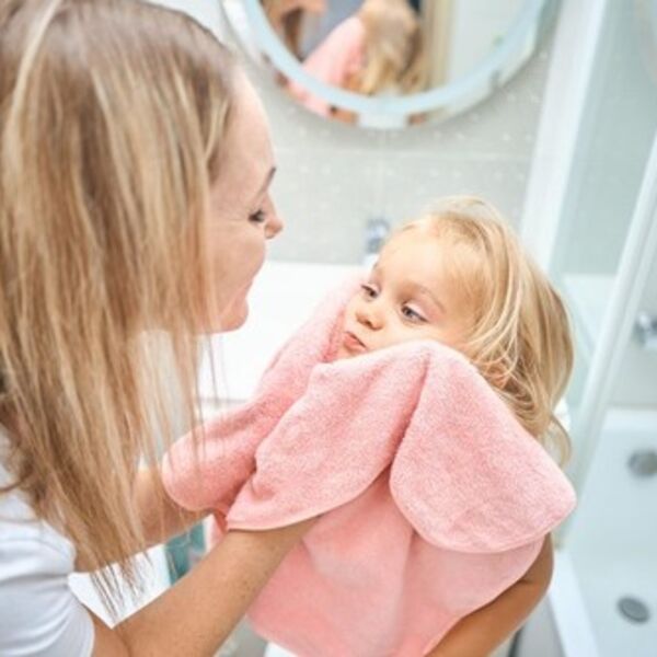 Mija postavlja i naplaćuje slike dok beba spava i zgrće masne pare: Ne skida se uopšte, a lova samo kaplje