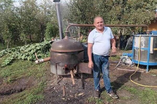 Mile pravi čarobni napitak i za 5 dana zaradi 100.000 dinara: Pazite samo čega se dosetio, svaka čast! (FOTO)