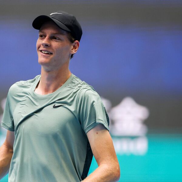 Siner nije gubio vreme! Tokom suspenzije smuvao brutalnu Ruskinju koja voli poznate face