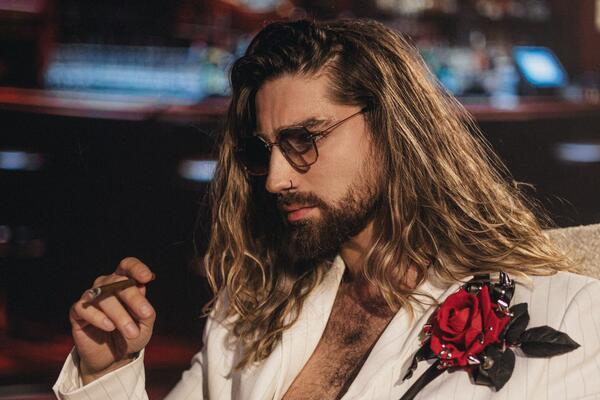 Važi za favorita većine Srba, a kažu da je najbolji frajer PZE: Ko je zapravo Princ od Vranje?