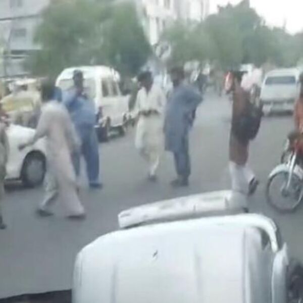 Kako se, čoveče, ovo desilo? Ljudi su jedva izvukli živu glavu, snimak svi gledaju i ne mogu da veruju (VIDEO)