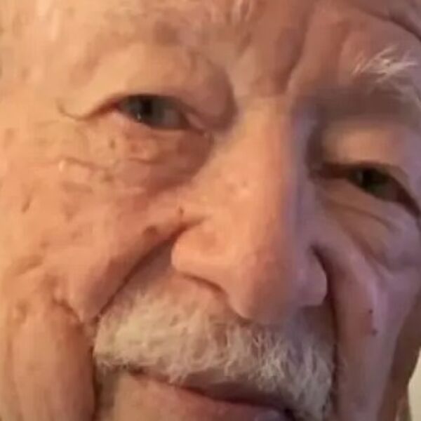 Otišla je da upozna ovog simpatičnog dekicu, a onda saznala njegovu monstruoznu tajnu: Veći šok usledio je kad...