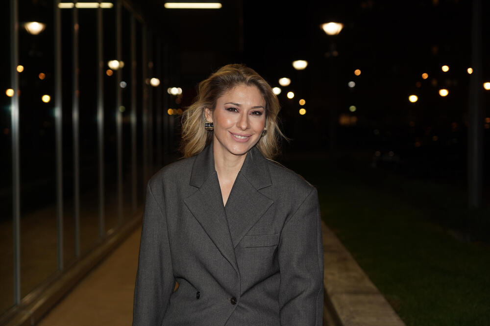Zašto je Kristina Radenković sinoć bila glavna tema? Beograđani nisu odvojili pogled od voditeljke RTS