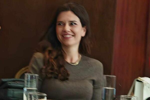 Anica Lazić bez brusa, ljudi pilje u ovaj prizor: Uhvaćena u cik zore, šta radi ona to? (FOTO)