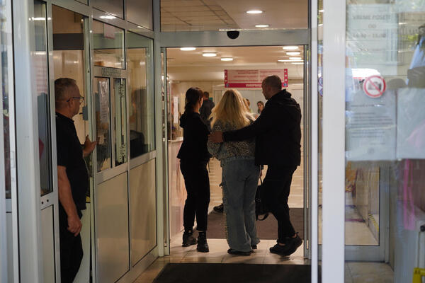 ORILO SE DEDINJE! Bivša svekrva sačekala nesuđenog zeta kod Pinka, pa ga odvukla iza ćoška - VRIŠTALA NA SAV GLAS