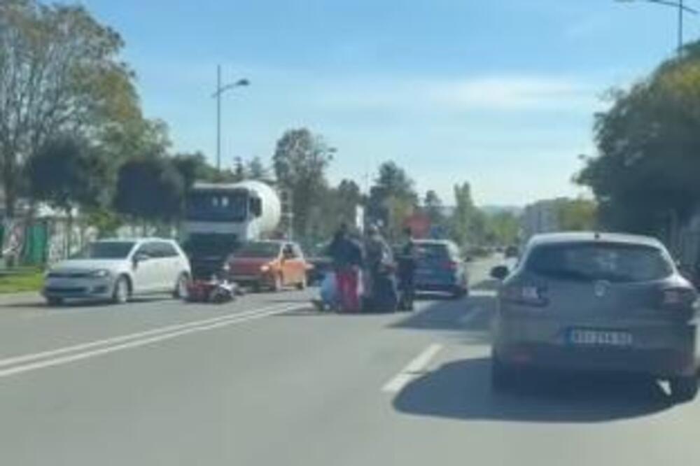Nezgoda u Novom Sadu: Motociklista nepomično ležao na kolovozu (VIDEO)