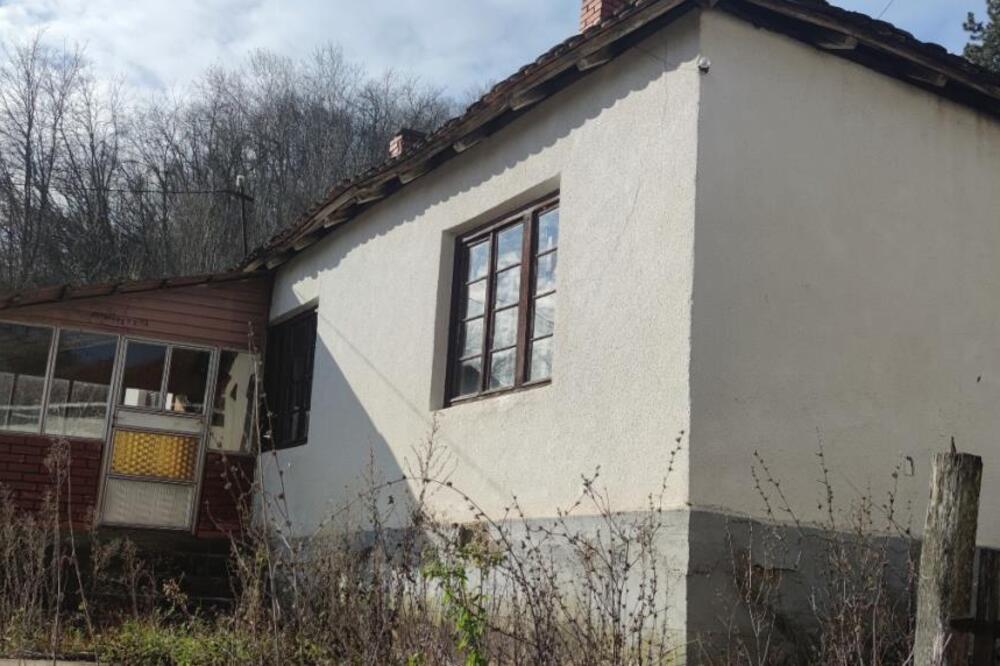 Jeftinije teško da ćete naći: Jelena prodaje imanje za svega 5.800 evra, a komentari ne prestaju zbog 1 mane (FOTO)