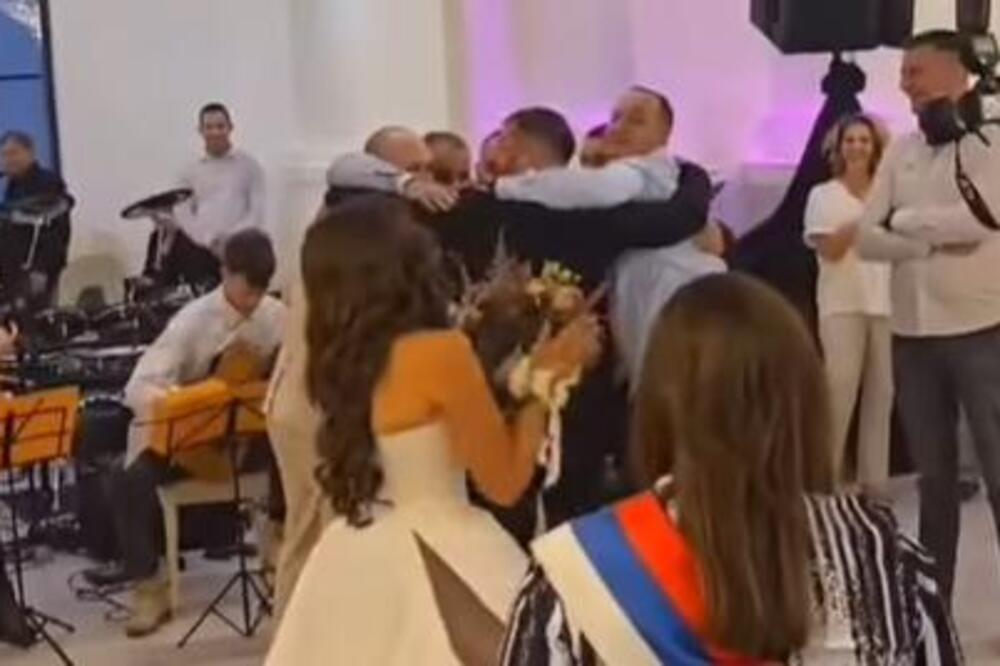 Ova svadba u Srbiji je postala hit na društvenim mrežama: Mladoženja je to uradio pred svima bez imalo blama! VIDEO