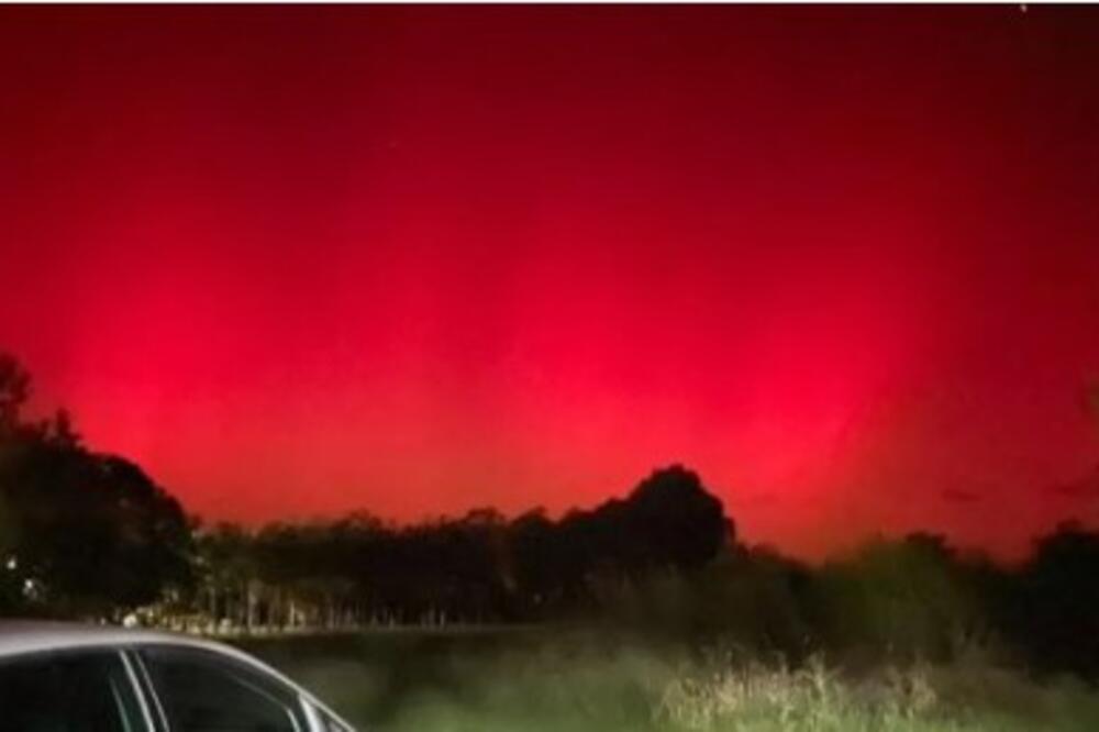 Nebo iznad Srbije crveno kao krv: Polarna svetlost ostavila sve bez daha! (FOTO)