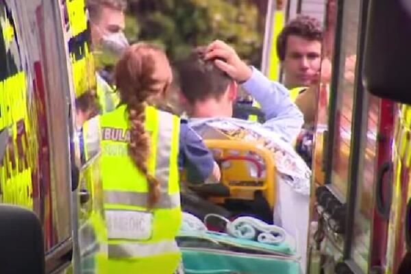 Hitna evakuacija učenika i nastavnika u srednjoj školi: Policija na licu mesta!