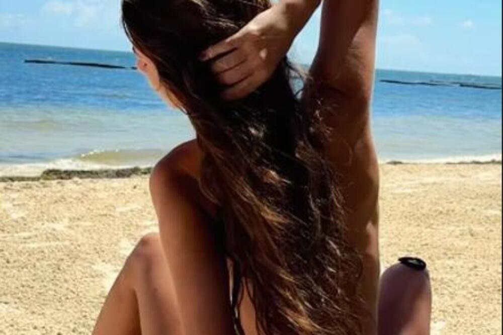 Vrući kadrovi zapalili naciju: Ivana pozirala u toplesu, a grudi jedva sakrila rukama, nije za one sa slabim srcem