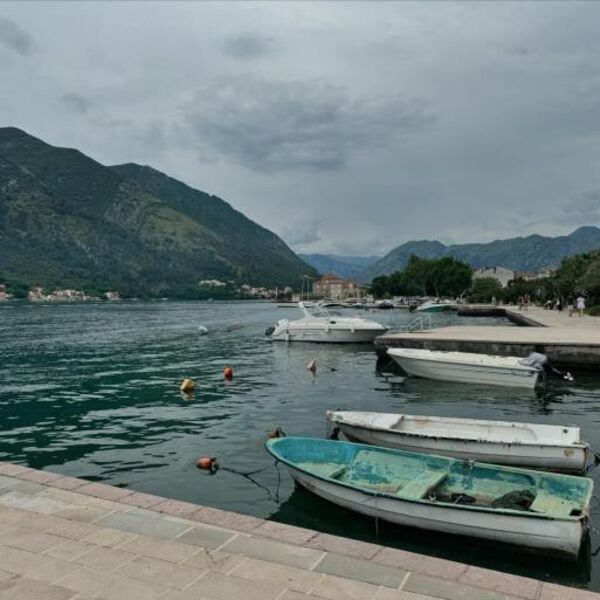 Za ovom destinacijom na Jadranu su Srbi "odlepili": More kao iz bajke, a cene jeftine!