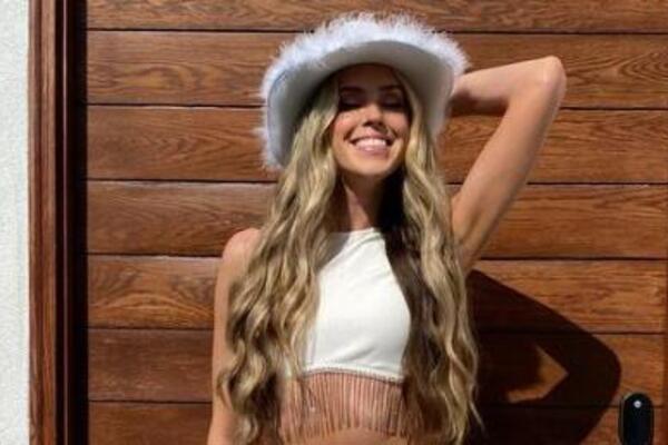 Brutalna plavuša zapalila Beograd: Navijači Crvene zvezde oduševljeni novom "snajkom"